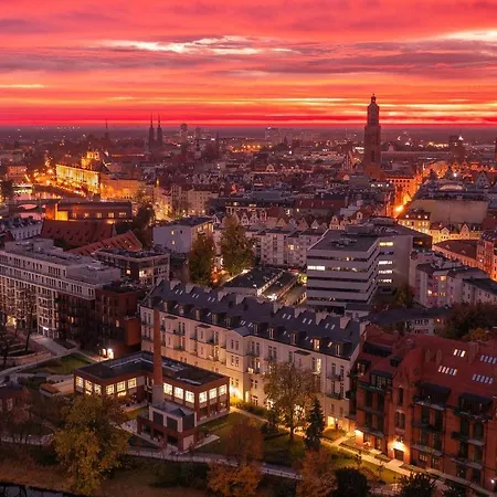 Bulwar Staromiejski Jana Pawla Ii 11 *