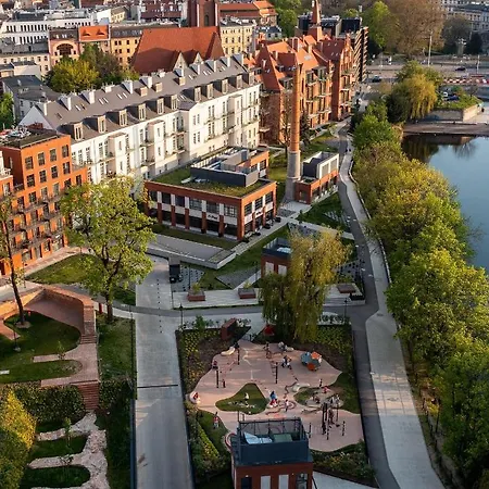 Bulwar Staromiejski Jana Pawla Ii 11 * Vratislav